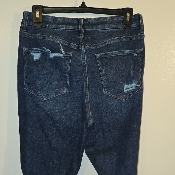 Trendy Distressed Skinny Jeans in Dark Blue - Picture 5 of 7